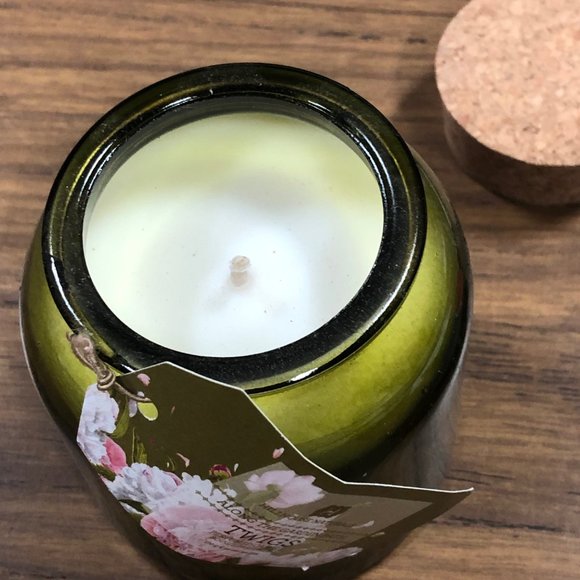 Twigs Hillhouse Naturals Perfumed candle - Picture 2 of 3